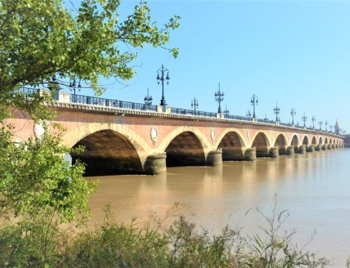 Le Pont de Pierre : un beau site touristique à visiter en taxi depuis Bordeaux